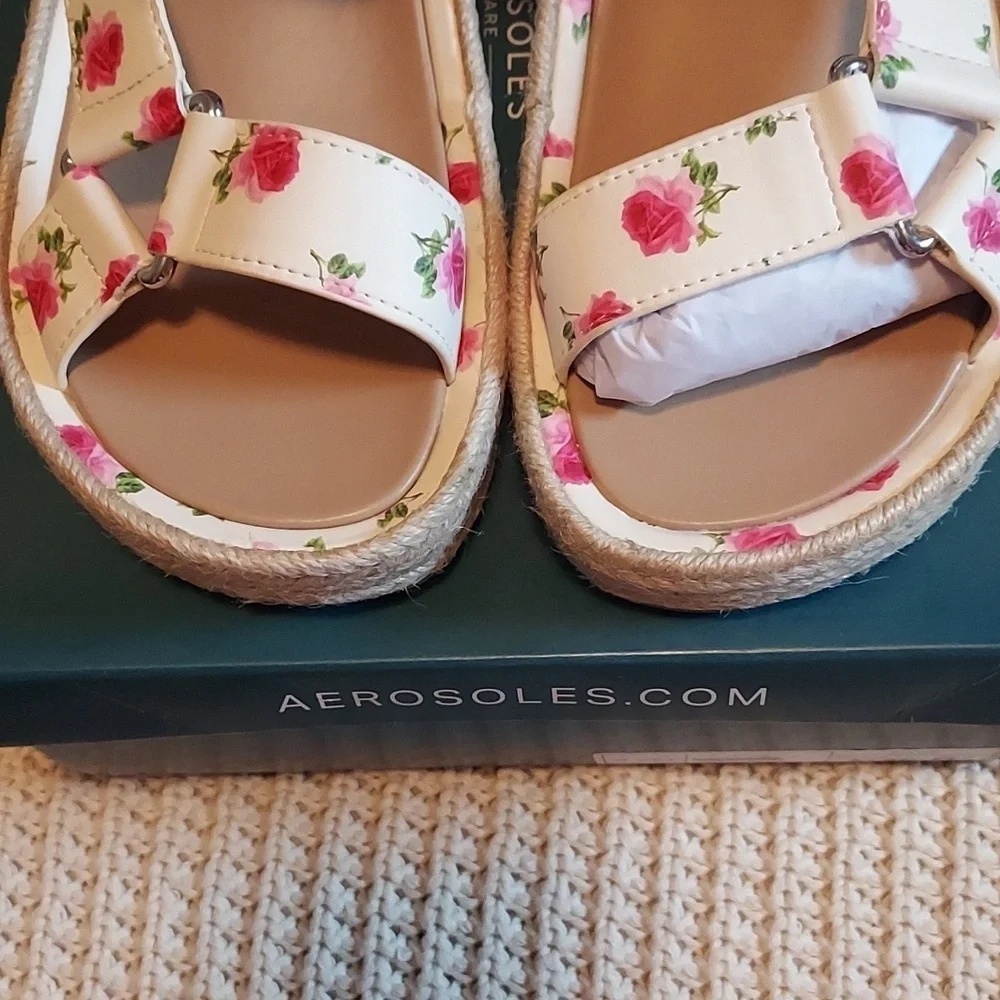 AEROSOLES dave platform